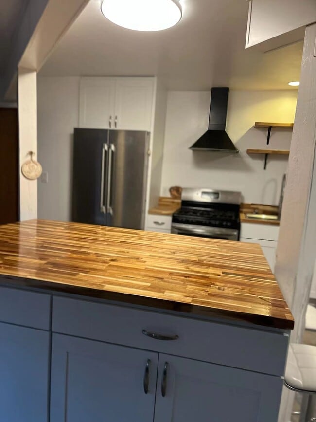 New Thermador fridge and stainless appliances - 15005 101st Ave NE