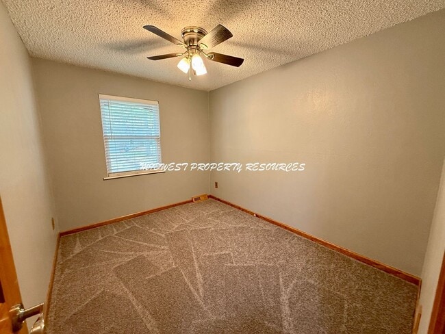 Building Photo - Amazing 3 Bedroom Home!