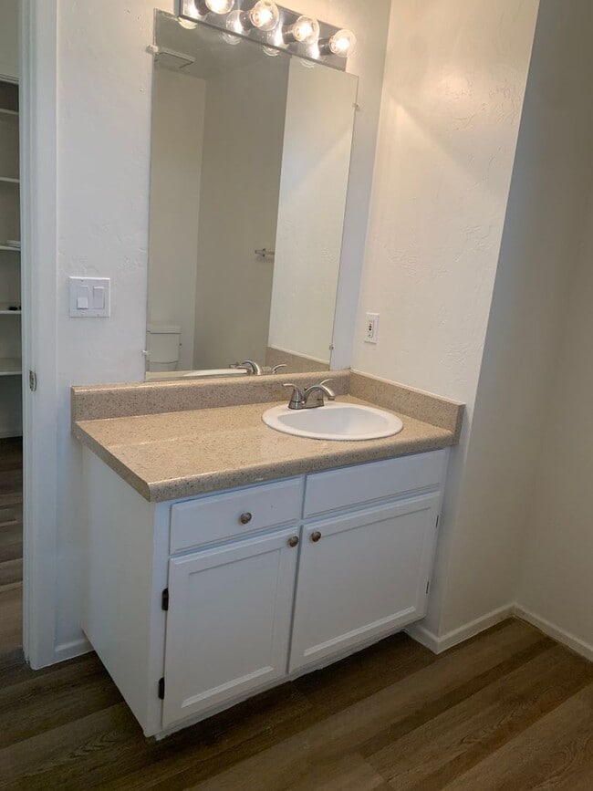 Building Photo - 336 E Limberlost-1