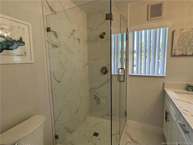 Building Photo - 2807 SW Lakemont Pl