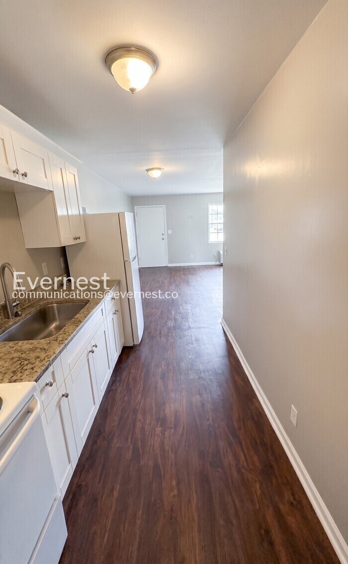 Building Photo - 969 Forest Ave