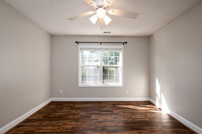 Building Photo - 155 Jer Mar Dr