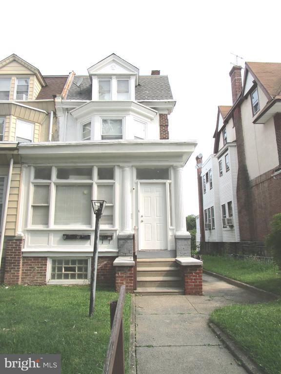 Building Photo - 6149 W Columbia Ave