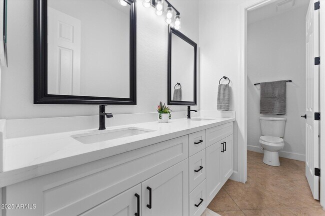 Building Photo - 3557 S Halsted Ct