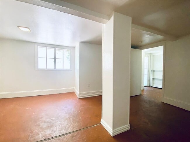 Building Photo - 309 E 32nd St