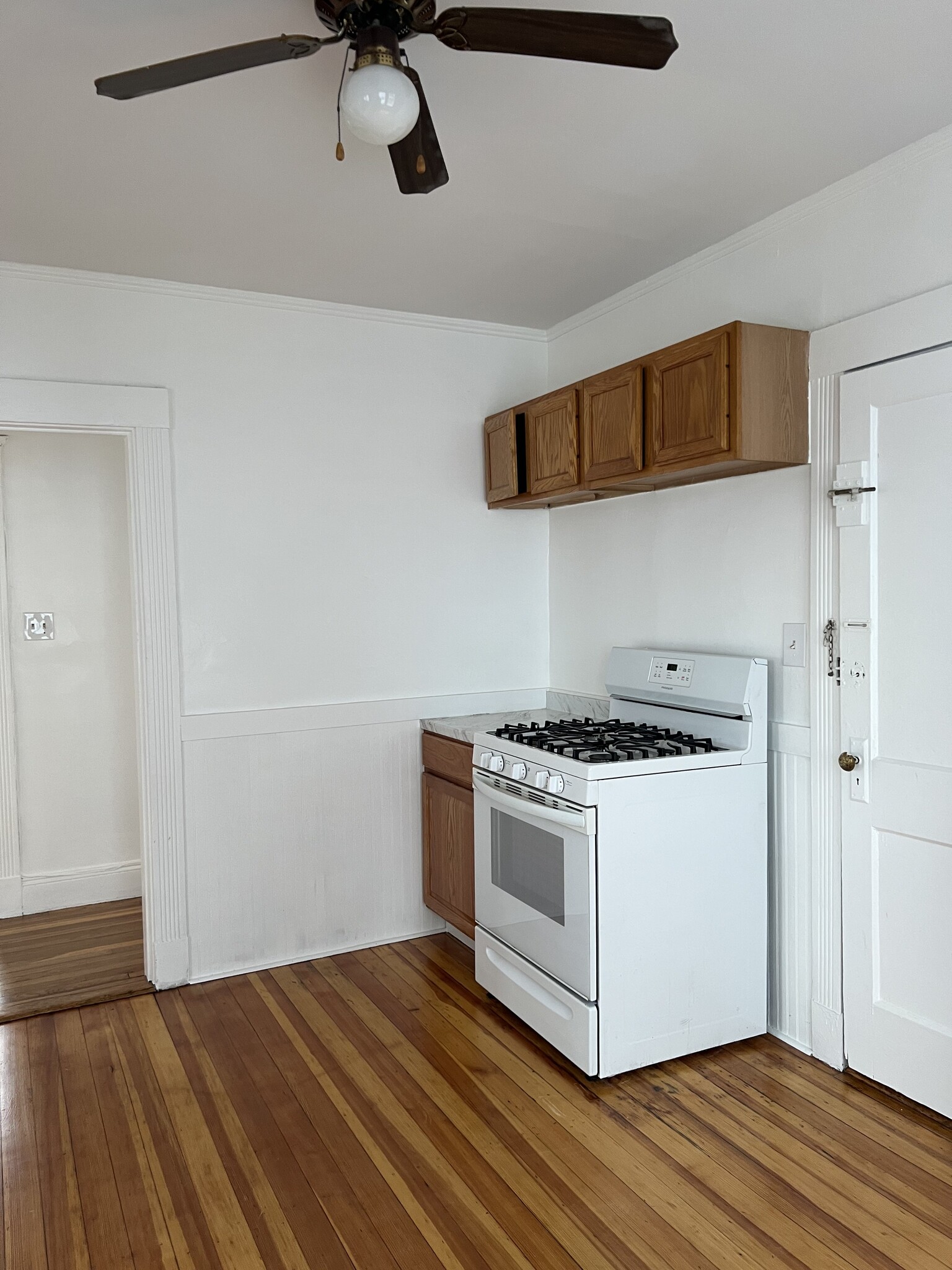 Building Photo - 196 Reservation Rd