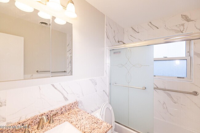 Building Photo - 187 Evergreen Rd