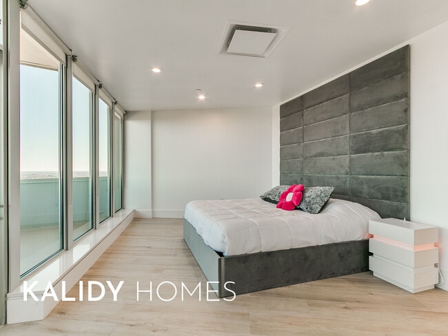 Building Photo - 5900 Mosteller Dr