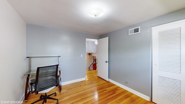 Building Photo - 4030 W North Shore Ave