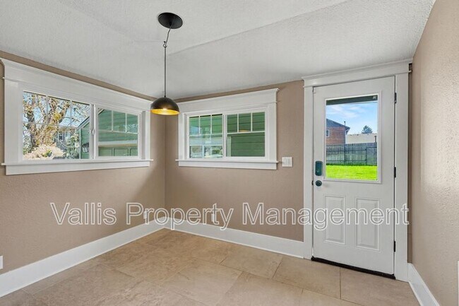 Building Photo - 2350 Cottage St SE