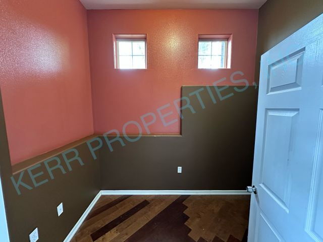Building Photo - THE FIRST MONTH'S RENT IS FREE! Charming 3-Bedroom Tri-Level Retreat in Estacada with Spacious 19...