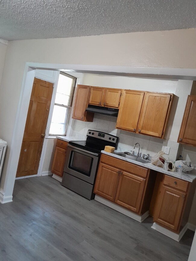 Primary Photo - 5707 Reedland St