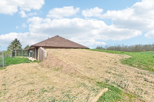 Building Photo - 1406 Busse Rd