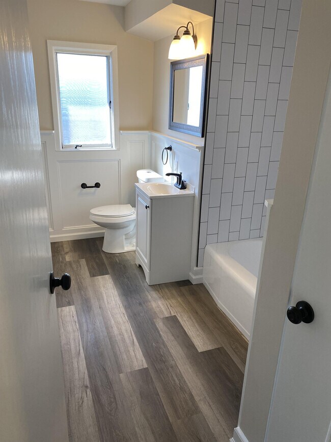 Building Photo - 9421 W North Ave