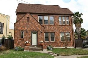 Building Photo - 1915 Cleburne St