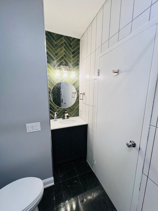 Building Photo - 182 Gay St