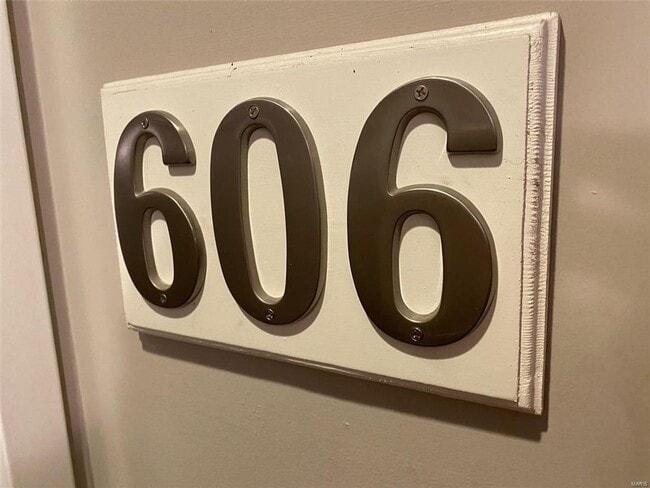 Building Photo - 5330 Pershing Ave