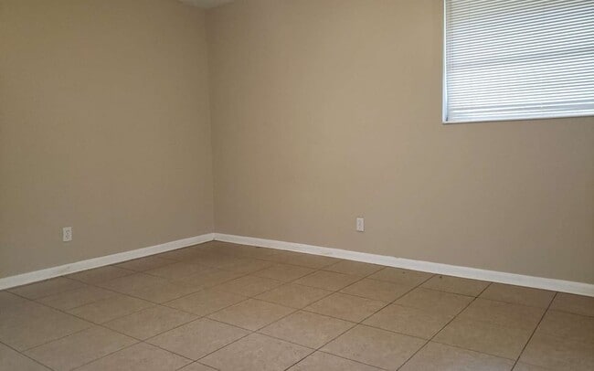 Building Photo - 506 SW Tularosa Ln