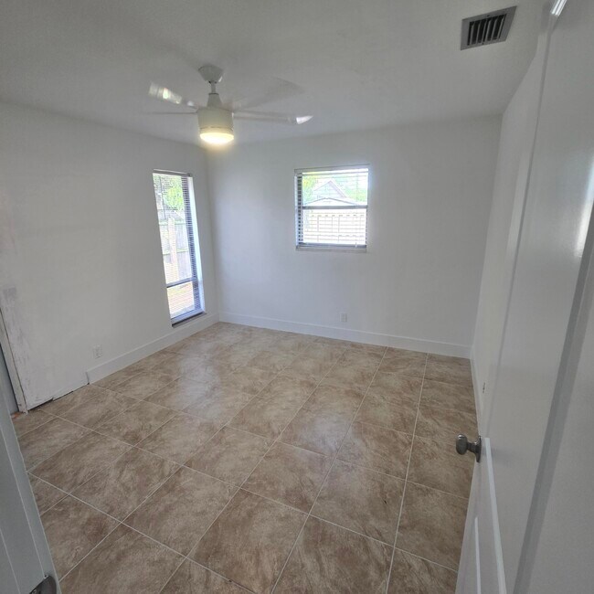 Building Photo - 1237 Wynnedale Rd