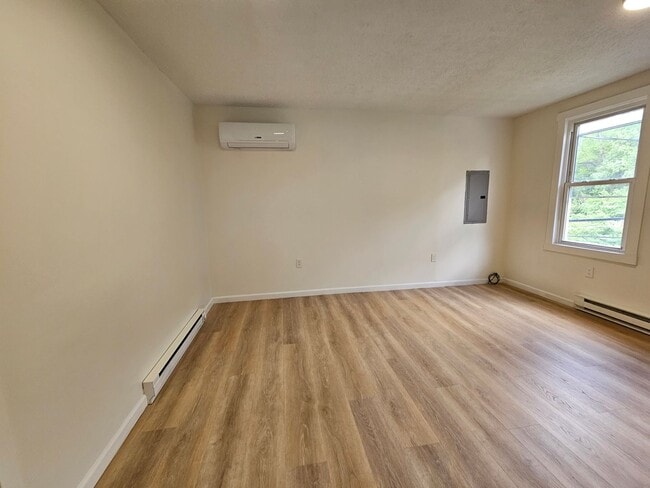 Building Photo - Newly updated 2 bedroom apartment for rent!
