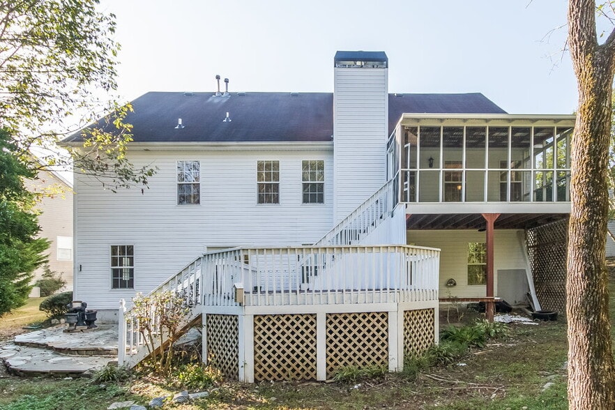 Building Photo - 670 Chapel Hill Dr SE