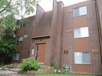 Building Photo - 701 Spruce Ct