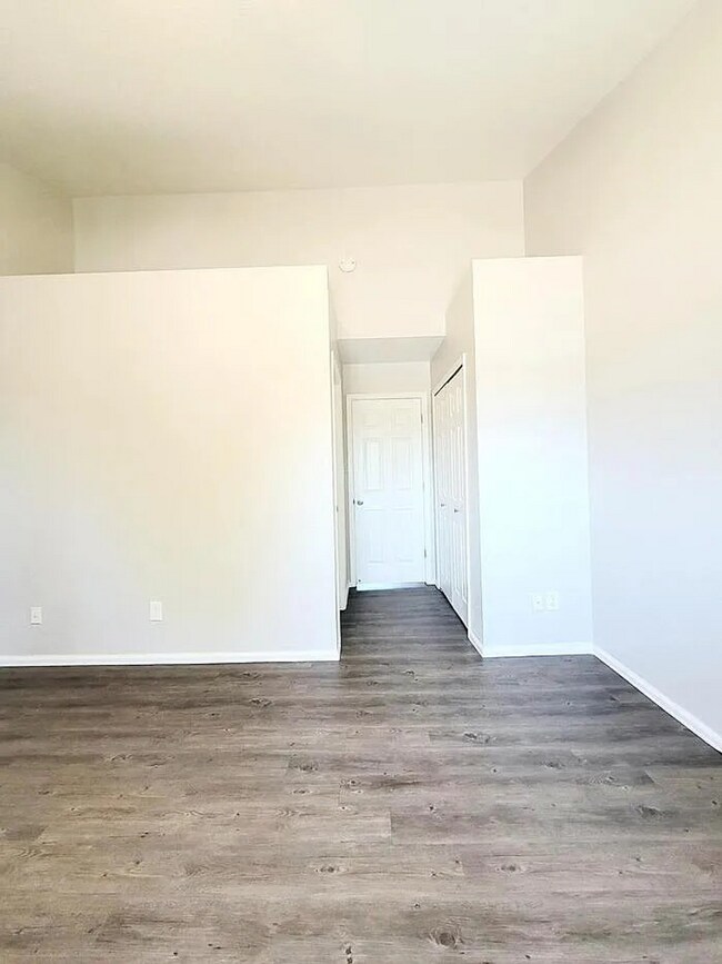 Building Photo - 1707 Oakshire Ln