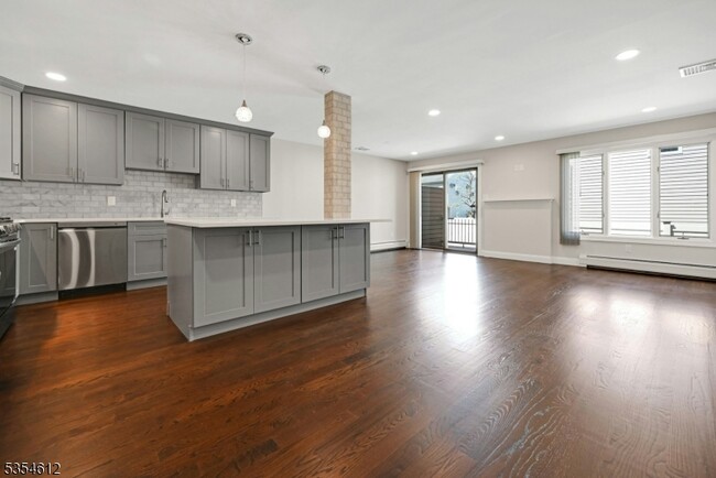 Building Photo - 266 Garibaldi Ave