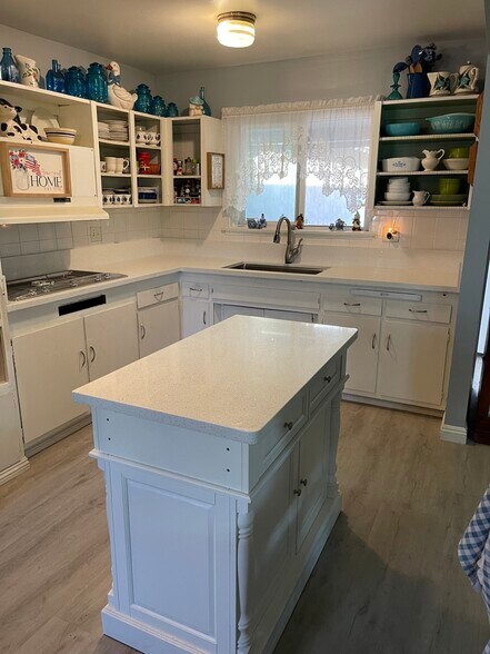 Building Photo - 8439 San Clemente Way