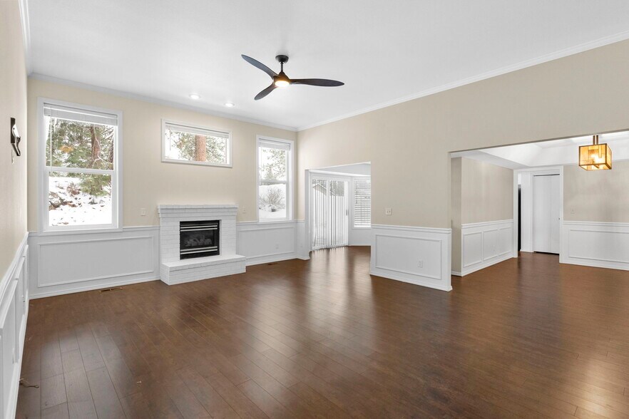 Building Photo - 8290 N Uplands Dr