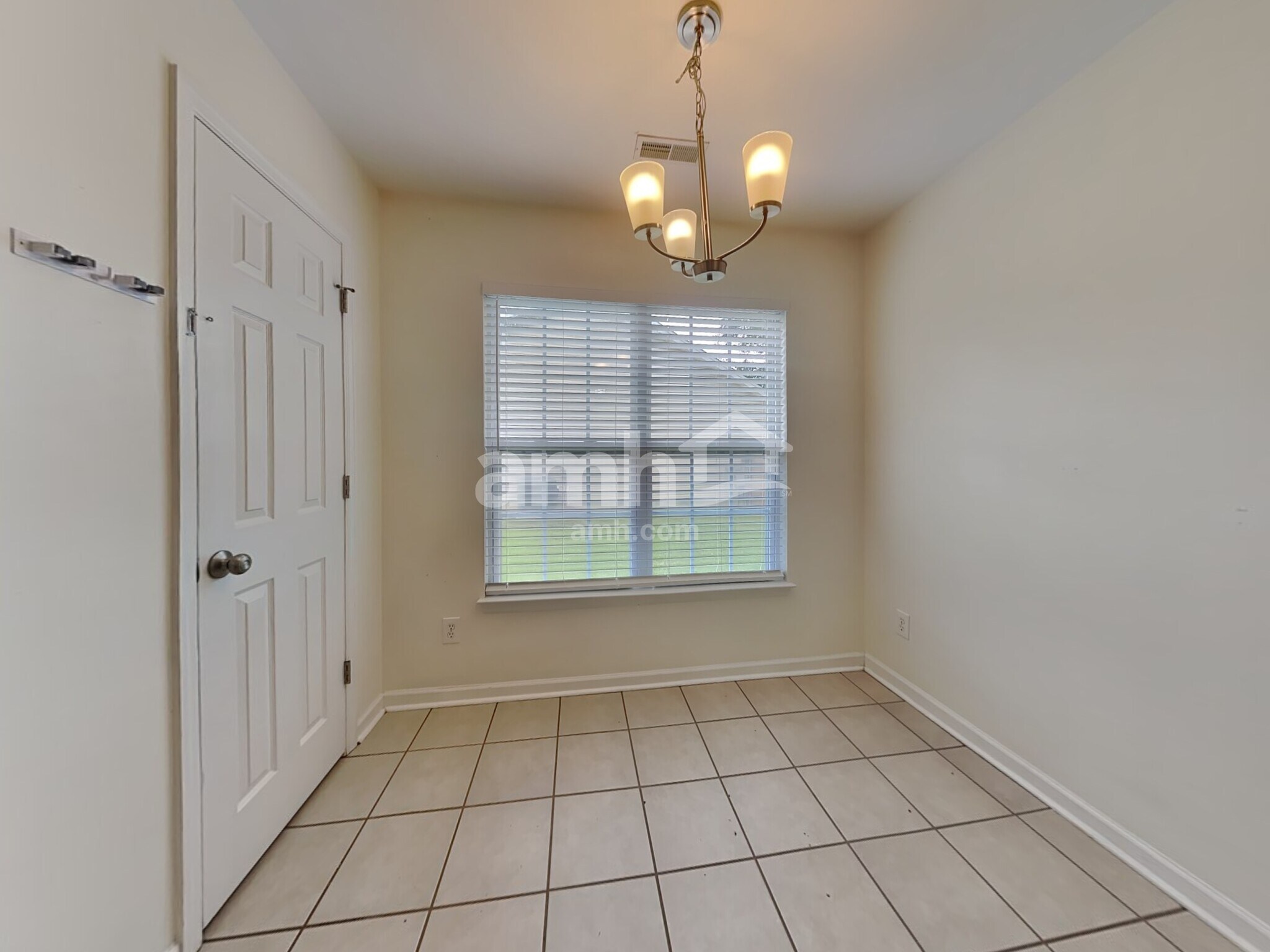 Building Photo - 1323 Lantern Rd