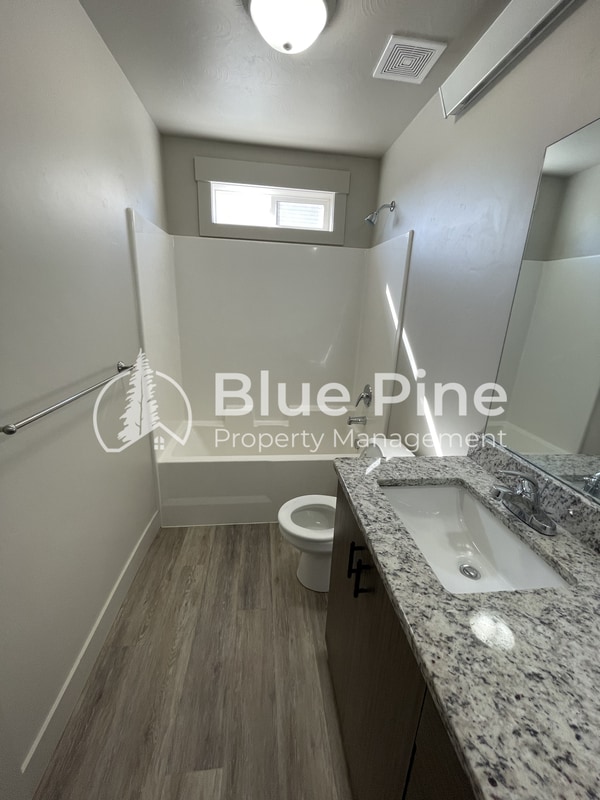 Building Photo - 5850 N Freedom Rd