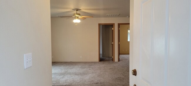 Building Photo - 228 SW Westholm Ave