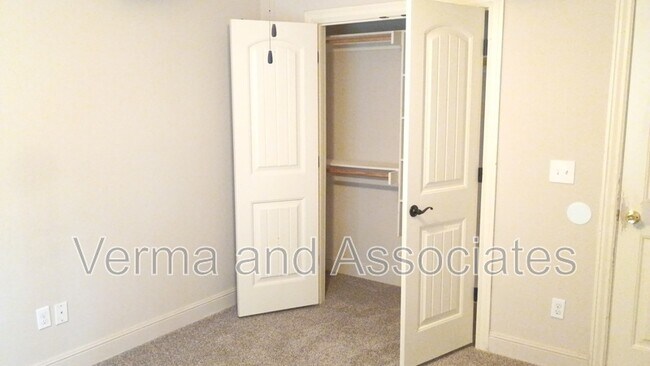 Building Photo - 2703 SW Ledbury Cove