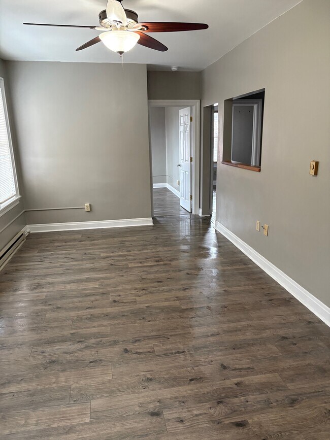 Building Photo - 652 Adams Ave