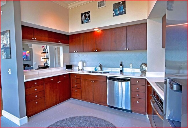 Building Photo - 322 E Central Blvd