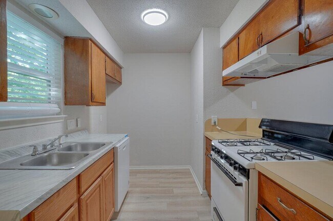 Building Photo - 1206 Westcott Dr