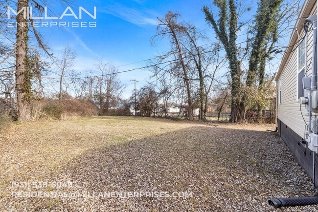 Building Photo - Charming Single Family Home Featuring Spacious Floor Plan and Eat-In Kitchen - Enjoy Your First M...