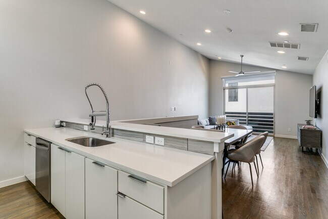 Building Photo - 1839 Euclid Ave