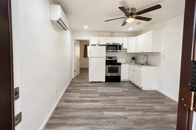 Building Photo - 3903 Midforest Dr