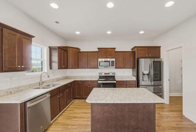 Building Photo - 5 bedroom waterfront property