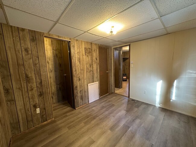 Building Photo - 1 Bedroom 1 Bathroom Mobile Home Duplex lo...