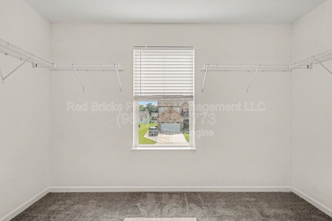 Building Photo - 7650 Fenn Wy
