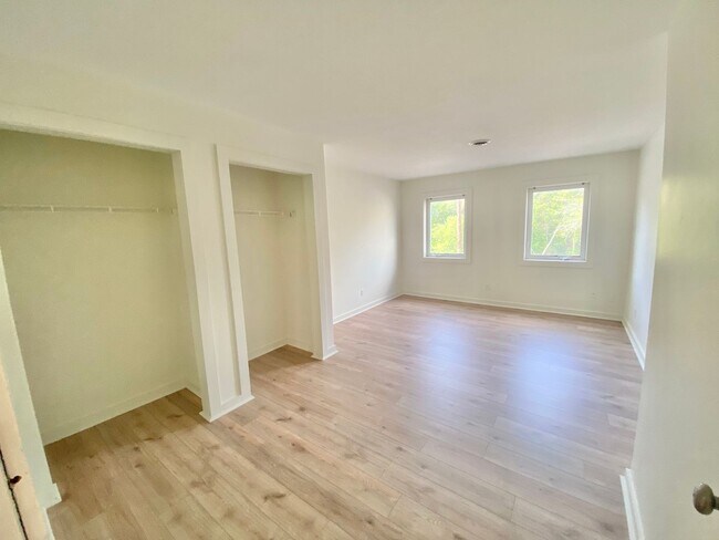 Building Photo - 12 Malletts Bay Ave