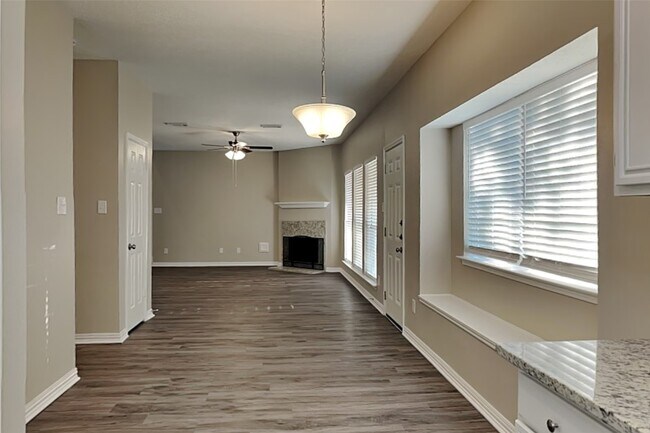 Building Photo - 15142 Red Cedar Cove Ln