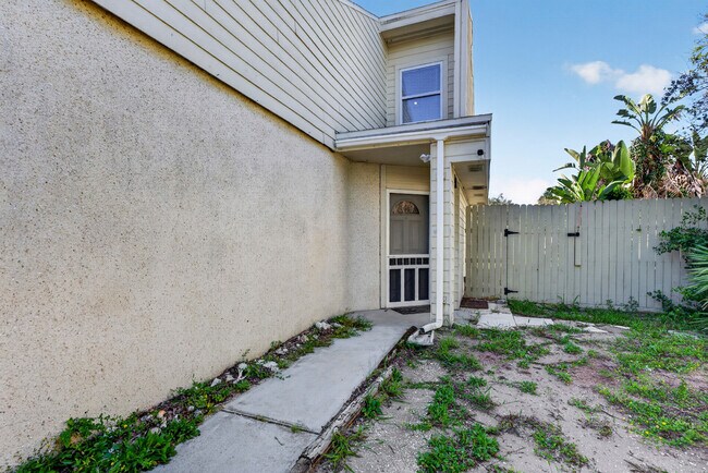 Building Photo - 4204 Seagate Ln N