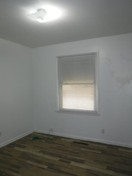 Building Photo - 3415 Doniphan Ave