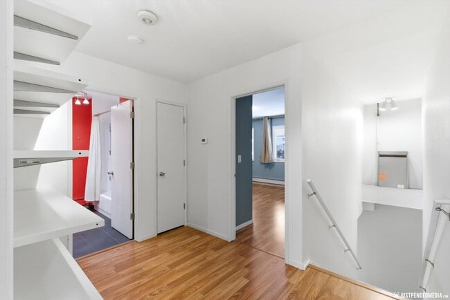 Building Photo - Downtown Living