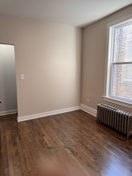Building Photo - 2944 N Springfield Ave