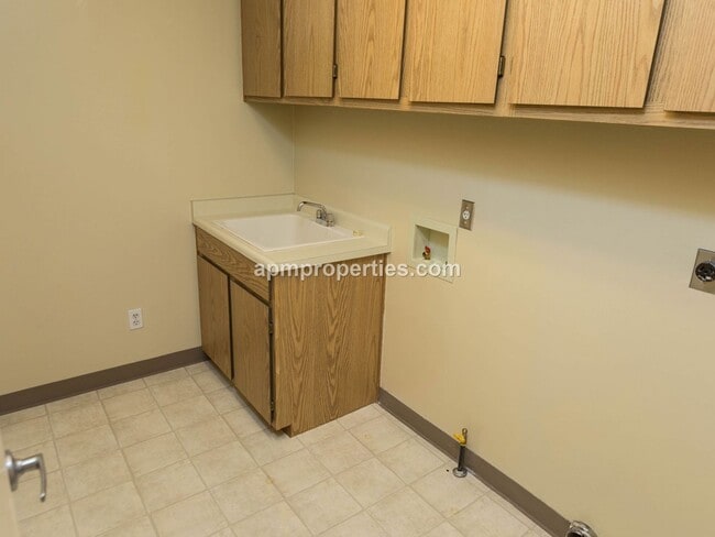 Building Photo - Extraordinary 3 Bedroom, 3 bath Canyon Lakes Golf Course Home!